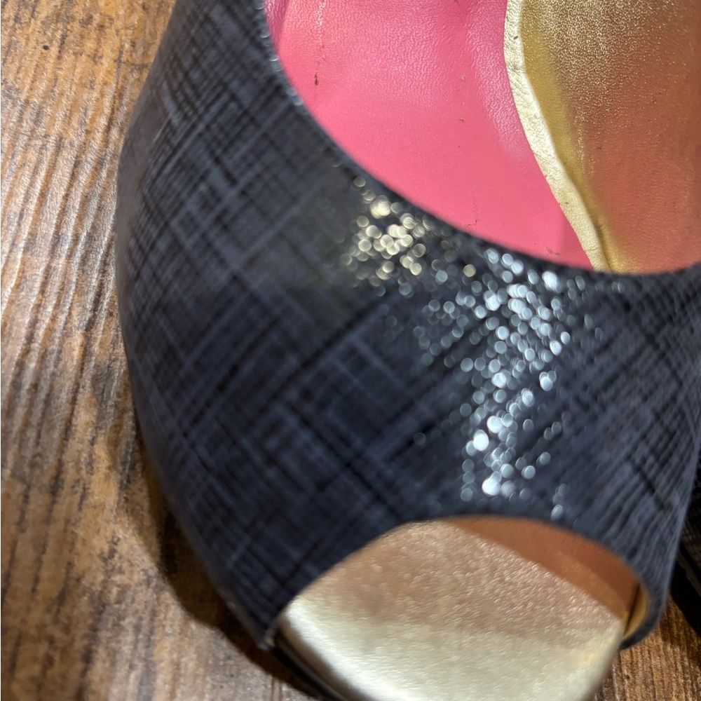 Lilly Pulitzer Navy Peep Toe Heels with Pink Insole - Picture 3 of 6